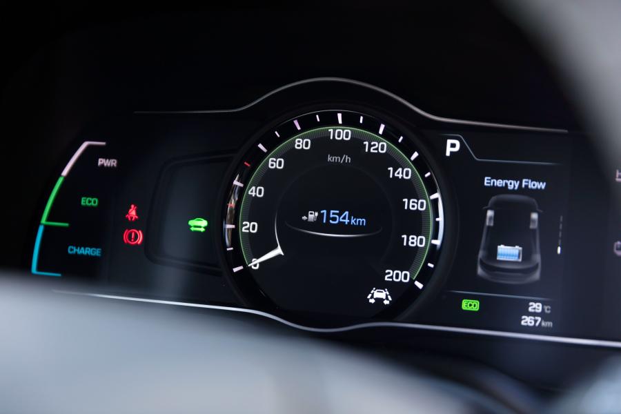 Панель приборов Hyundai IONIQ electric (AE) 2018 года  (AU) (фото 30 из 40)